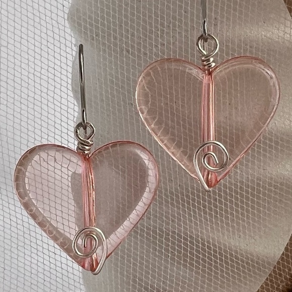 WIRE Wrapped Heart Earrings Soft Pink - Picture 6 of 11